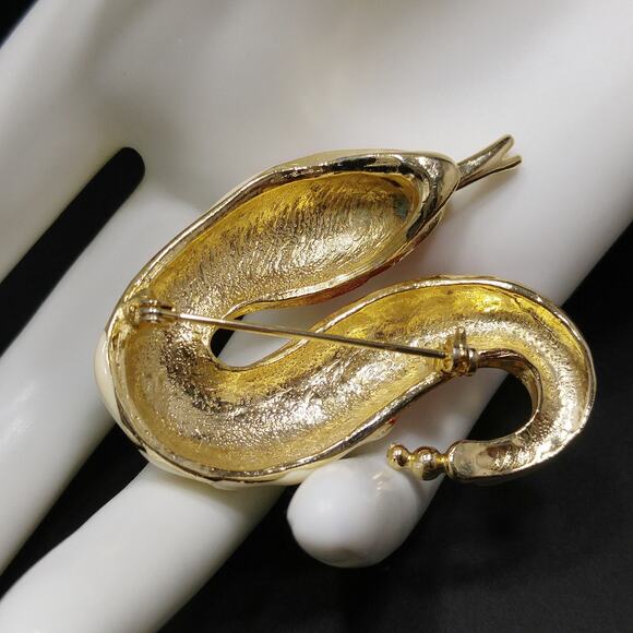 Vintage Rattlesnake Enamel Brooch, Gold Plated, Red & White Enamel, 1960s - Picture 4 of 10